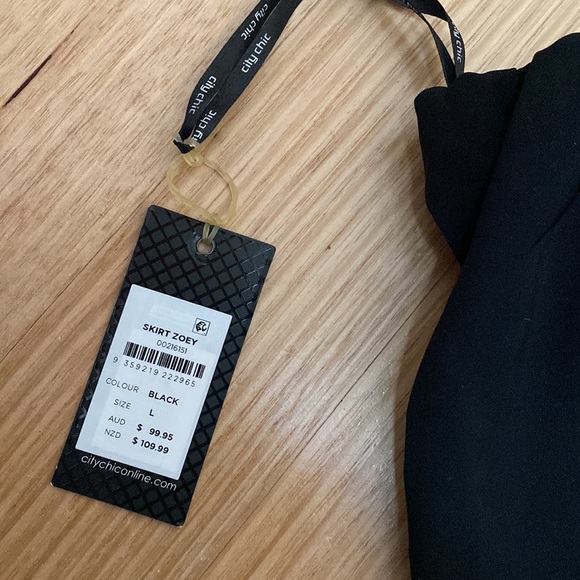 City Chic - Zoey Skirt - Black Long skirt with Elastic Waist - Picture 3 of 7